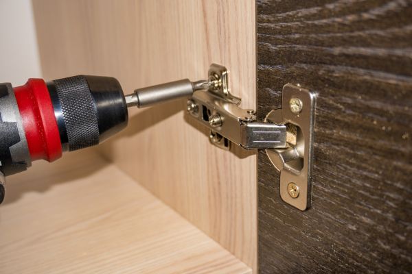 Cabinet Hinge Replacement in Bulverde